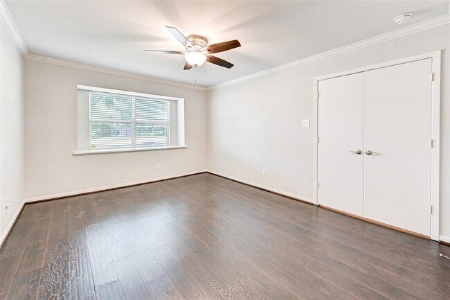 Building Photo - 5719 Willowbend Blvd