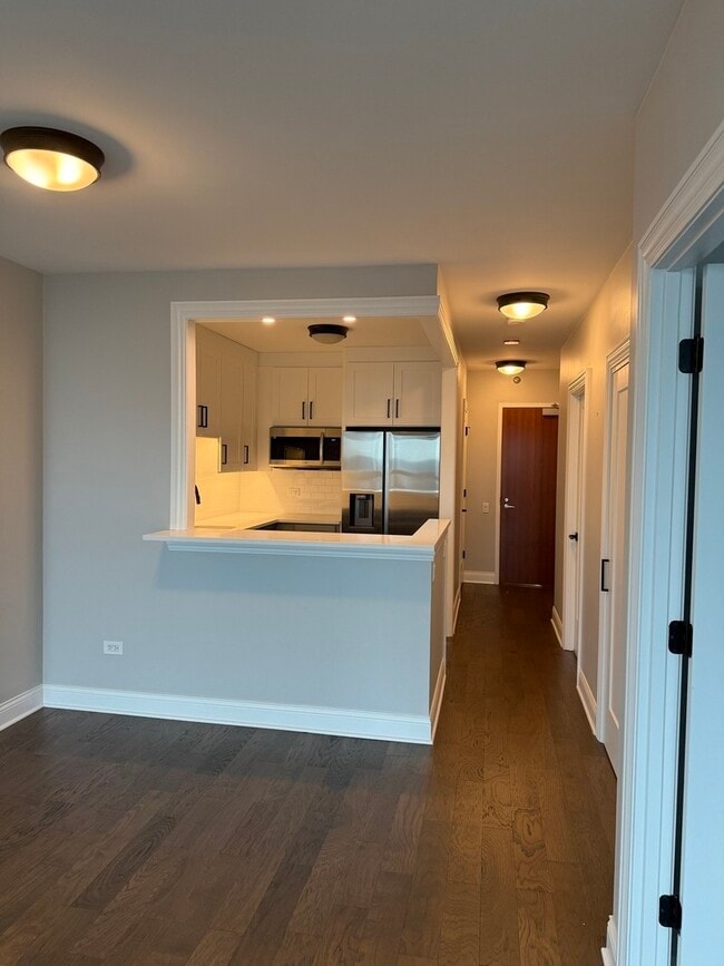 Building Photo - 400 N La Salle Dr