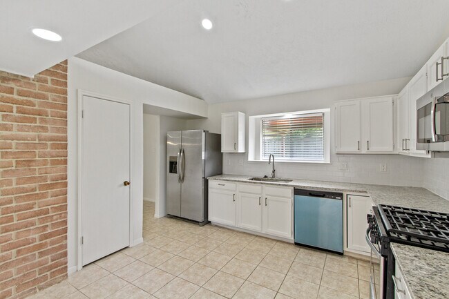 Building Photo - 7019 Yardley Dr