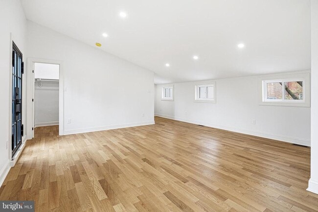 Building Photo - 321 S 3rd St