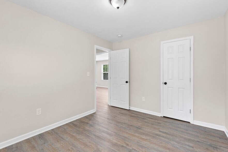 Building Photo - 2343 Carver Dr NW