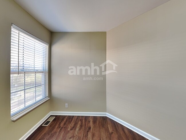 Building Photo - 112 Settlers Way