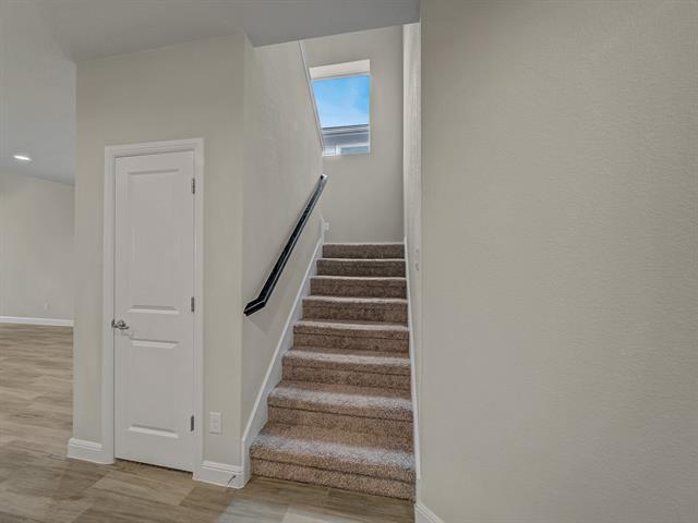 Building Photo - 2305 Coyote Way