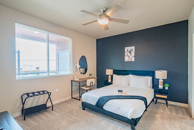 Building Photo - 1890 S Country Club Way