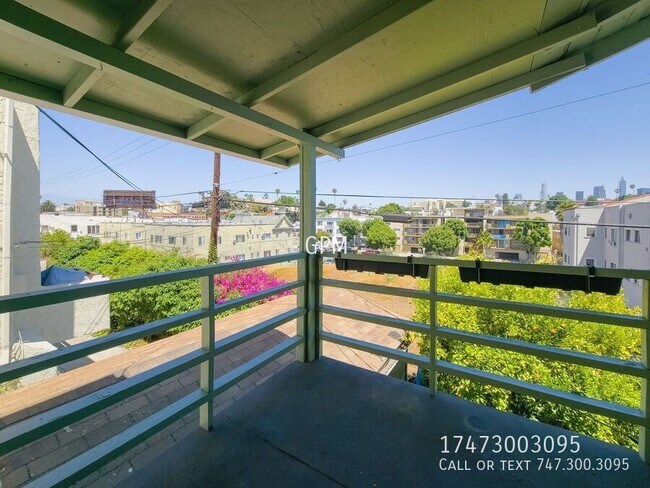 Building Photo - 338 S Benton Way