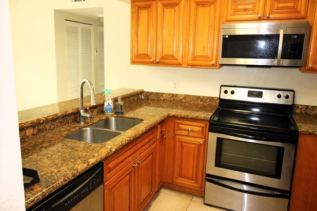 Building Photo - 1513 Lake Crystal Dr