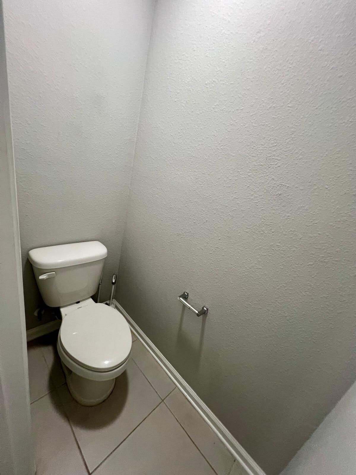 Masters Toilet - 8514 Peach St