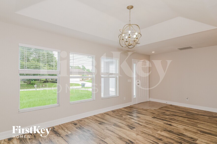 Building Photo - 6177 Hollywood Ave