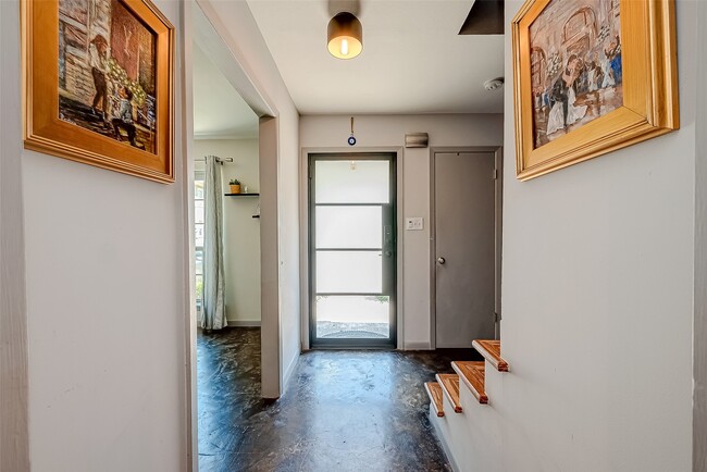 Building Photo - 3926 Roseland St