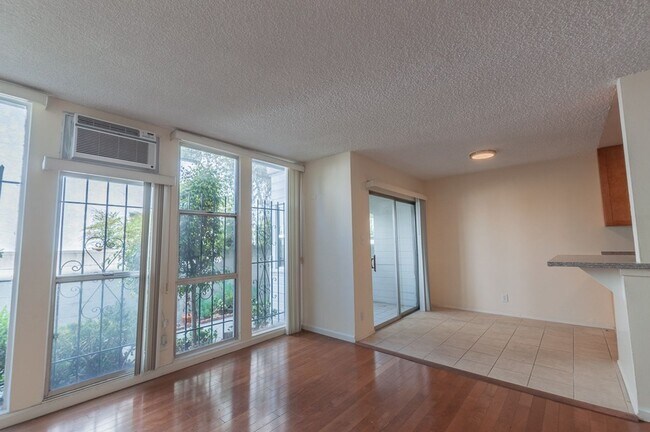 Building Photo - Beautiful 2 bed 2 bath for rent