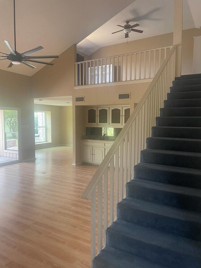 Building Photo - 379 Englewood Dr