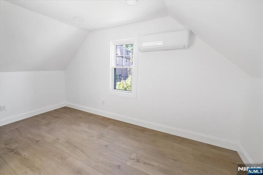 Building Photo - 46 Garden Pl