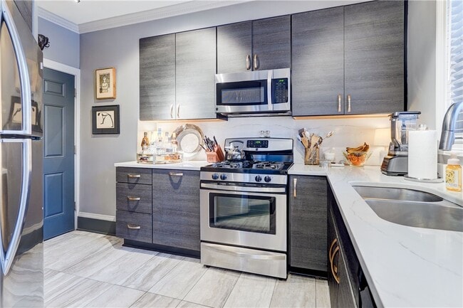 Building Photo - 249 S Goodman St