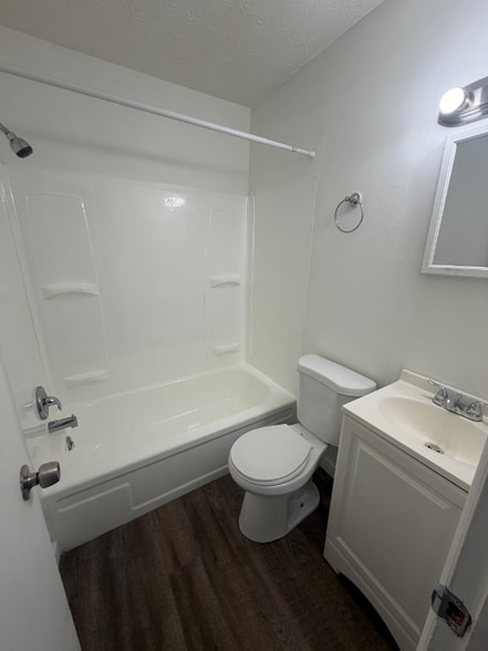 Building Photo - 520 Massillon Rd