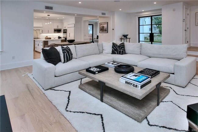 Building Photo - 18 Danbury Ave