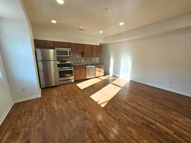 Building Photo - 601 N 39th St