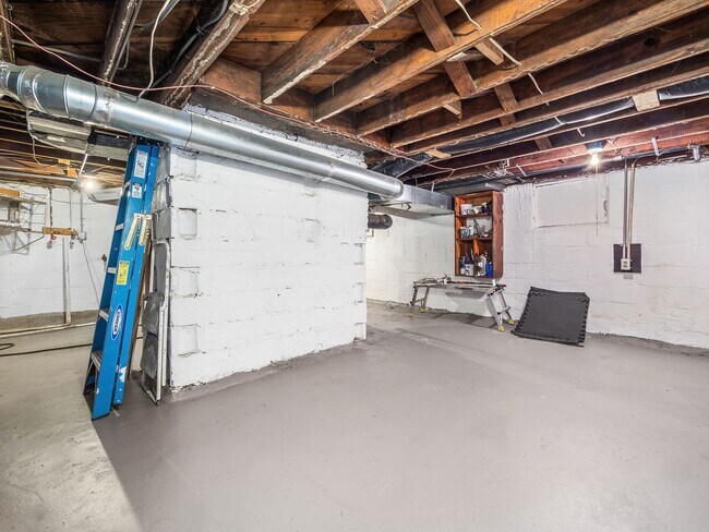 Building Photo - 491 Fairfield Ave