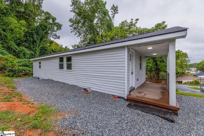 Building Photo - 611 Hunters Ct