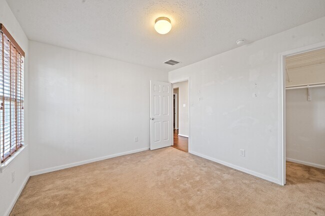 Building Photo - 5007 Pine Ridge Knoll Ct