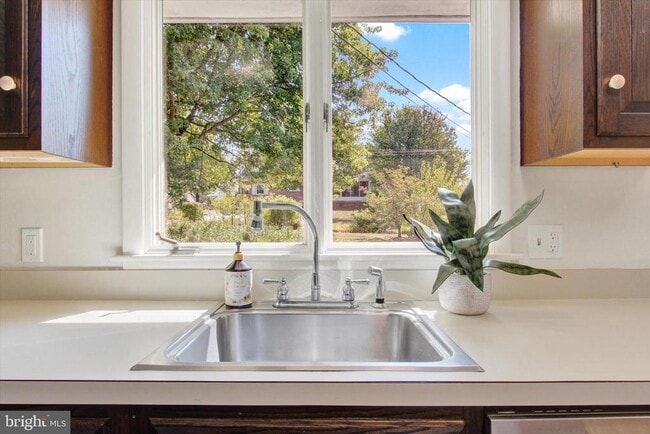 Building Photo - 974 Fairview Ave