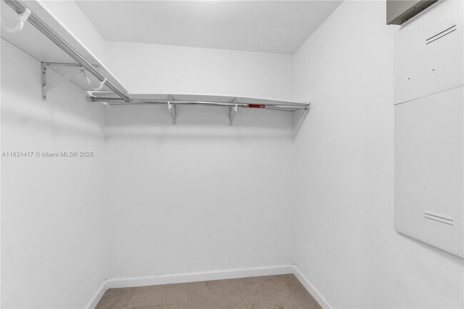 Building Photo - 495 Brickell Ave