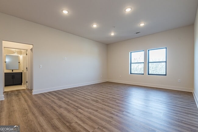 Building Photo - 112 Rogers St NE