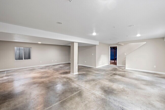 Building Photo - 626 Rolling Rock Point