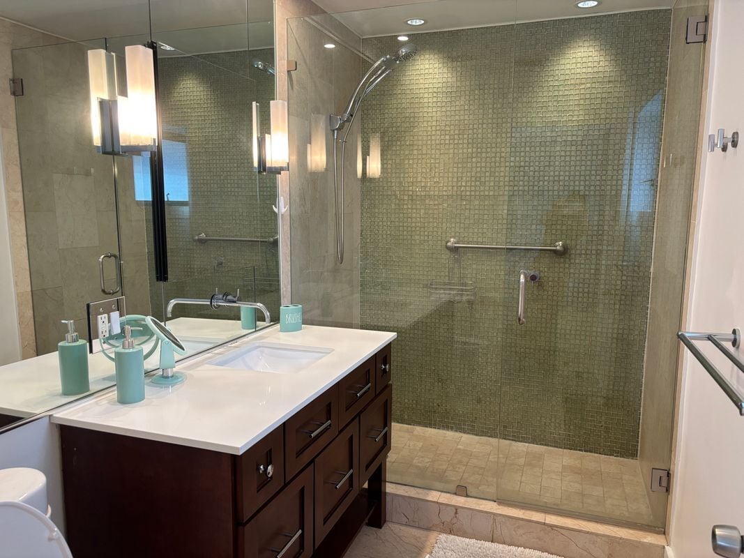 Building Photo - 1410 Polk St