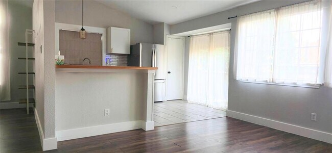 Building Photo - 1111 Blue Fox Dr