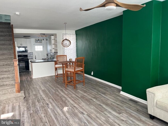 Building Photo - 136 Davis St