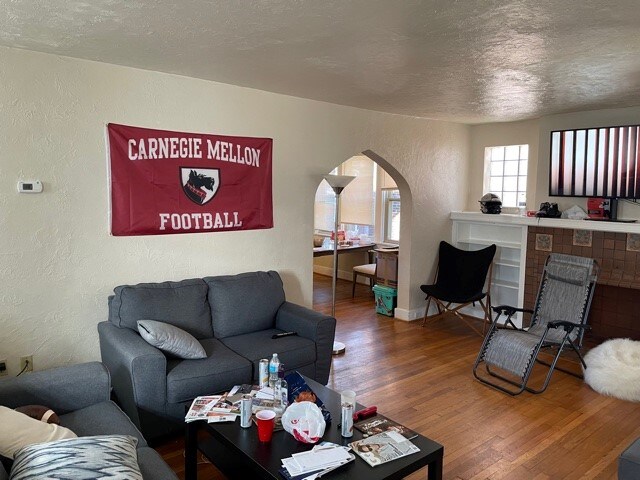 Building Photo - 5435 Fifth Ave