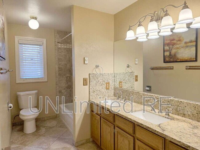 Building Photo - 2589 N Oakmont Dr