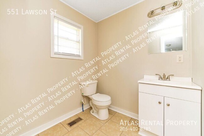 Building Photo - 551 Lawson St