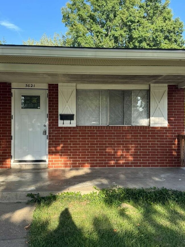 Building Photo - 5621 N Strathbury Ave