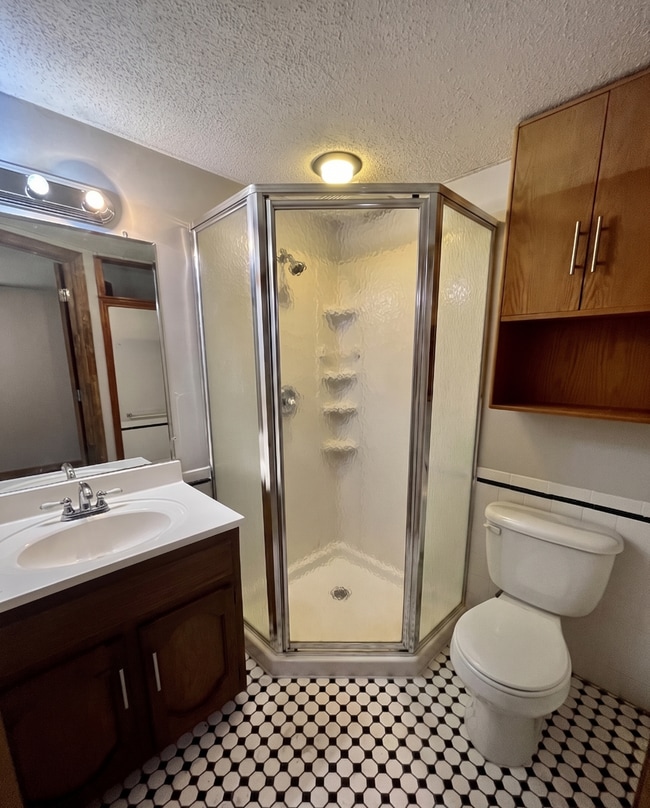 Building Photo - Coming Soon! Spacious 3-bedroom, 2-bathroom home in the highly sought-after Blue Springs area!