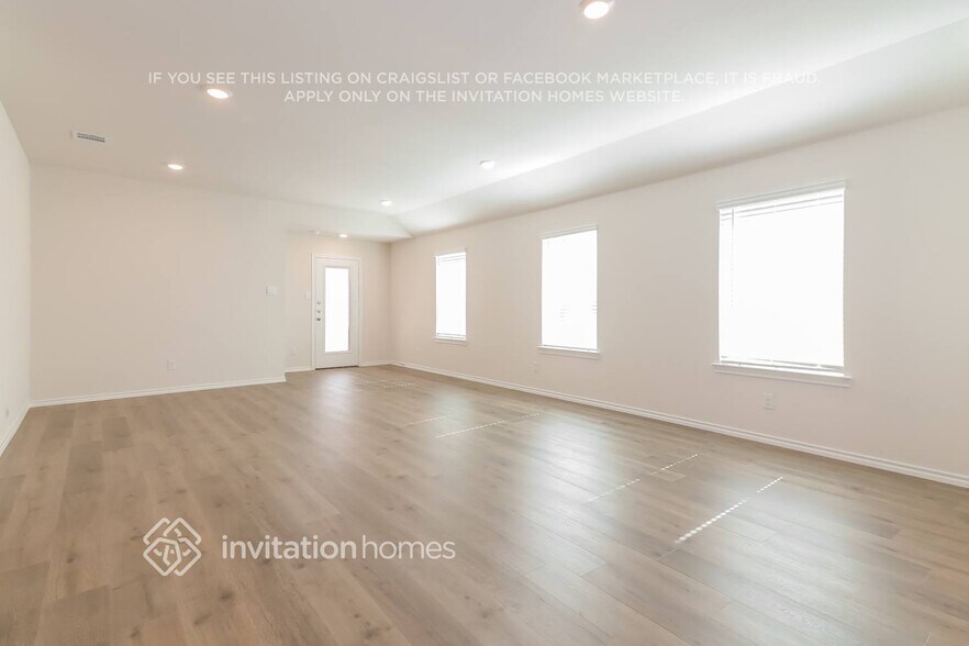 Building Photo - 3909 Amethyst Dr