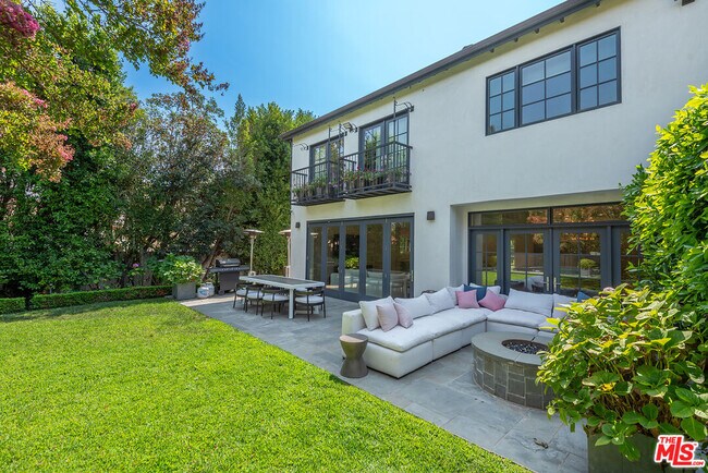 Building Photo - 716 N Roxbury Dr