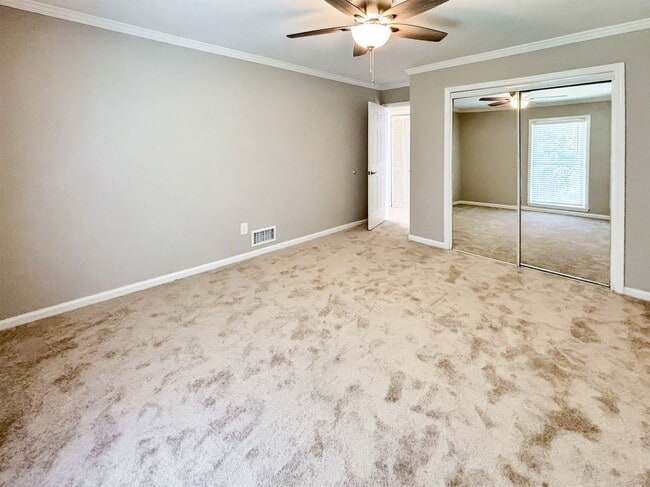Building Photo - 5030 Meadow Ln