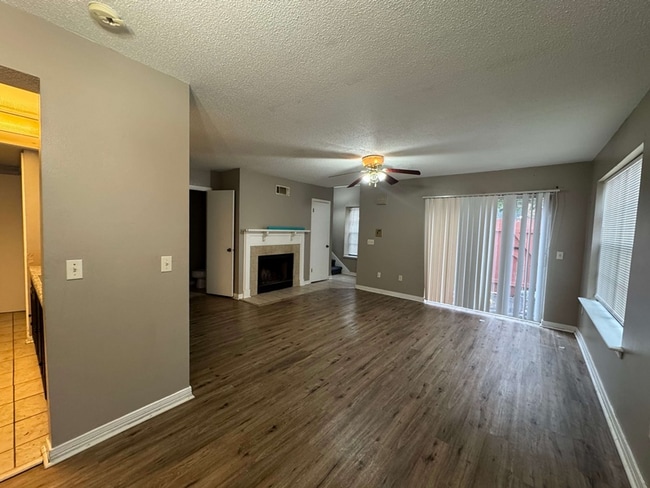 Primary Photo - 2004 Greenpoint Dr