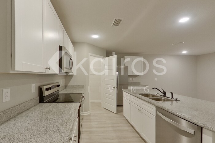 Building Photo - 4698 Malay Cir