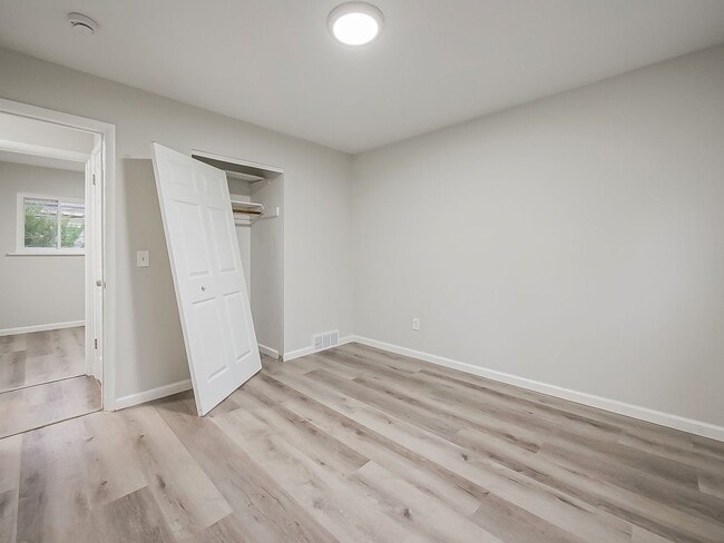 Building Photo - AVAILABLE NOW! Charming 3-Bedroom Home in Prime Pontiac Location