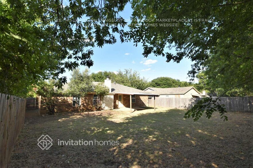 Building Photo - 424 Guadalupe Dr