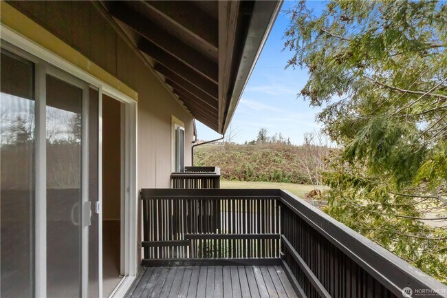 Building Photo - 1425 S Puget Dr