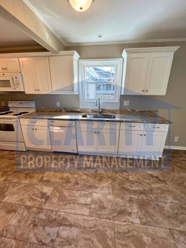 Building Photo - Three bedroom home in Downtown Cleveland!