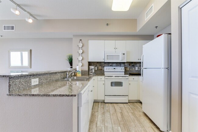 Building Photo - 9900 S Thomas Dr