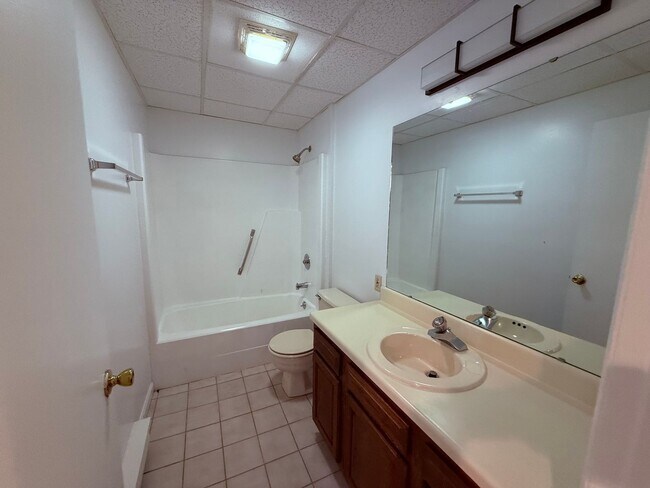 Building Photo - 120 Flagg Ct