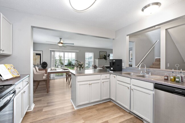 Building Photo - Summit Townhomes