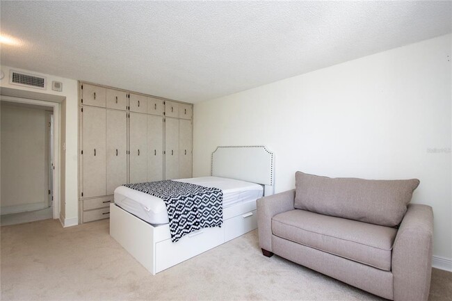 Building Photo - 660 Island Way
