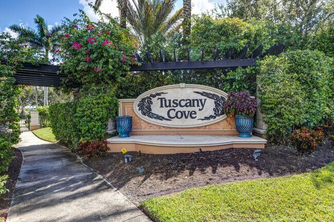 Building Photo - ** TUSCANY COVE ** 2 BED + DEN / 2 BATH / 2 CAR GARAGE - AMAZING LAKE VIEW! - ANNUAL RENTAL