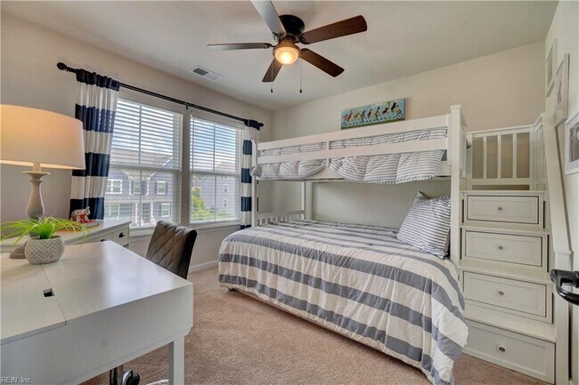 Building Photo - 800 Corcormant Ln